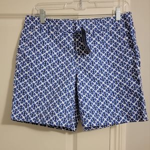 Tommy Hilfiger 7in inseam shorts, size 4 with blue and white design NWT